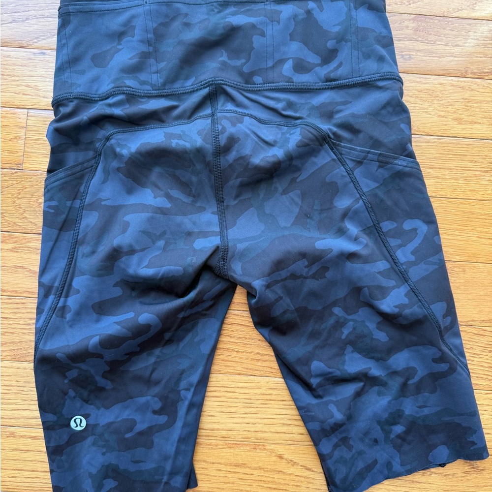 Lululemon Fast and Free Short 10"
Incognito Camo Multi Grey